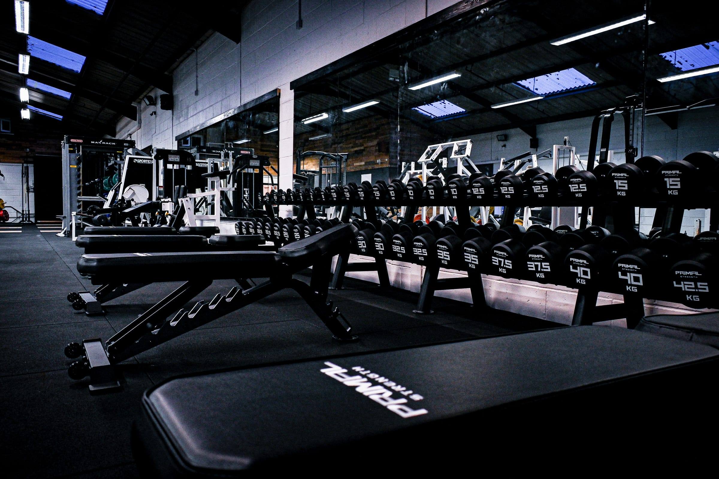 Adjustable bench in front of the Yeovil dumbbell rack